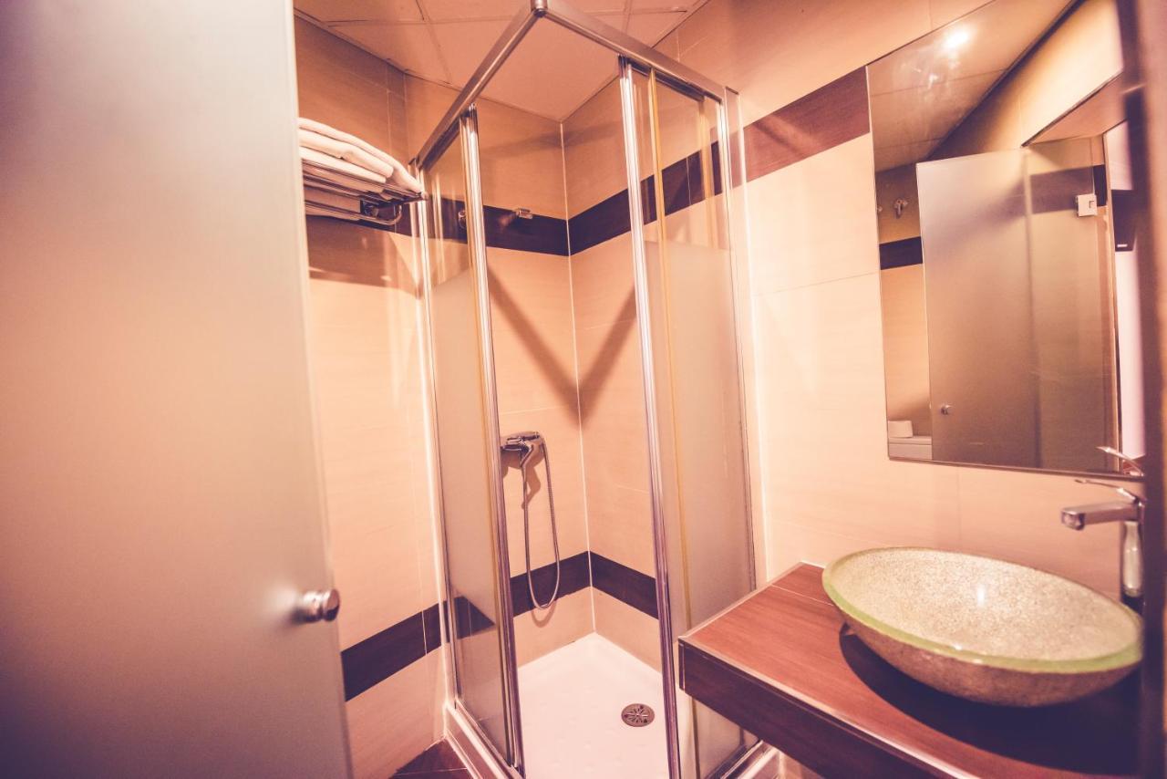 Hostal Sol Los Angeles Madrid Eksteriør billede